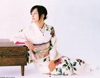 日本 白发和服美女,日本白发和服美女生动演绎传统魅力